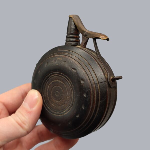 SCANDINAVIAN POWDER FLASK