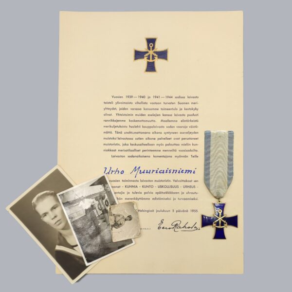 FINNISH COMMEMORATIVE CROSS OF THE NAVY & CERTIFICATE