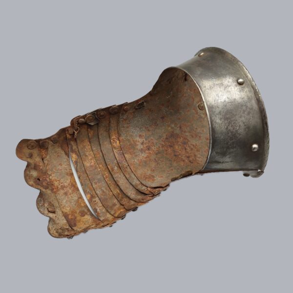 16TH CENTURY SINGLE GAUNTLET