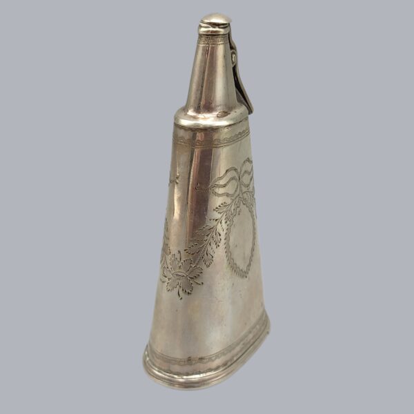 PRIMING FLASK MADE OF SILVER