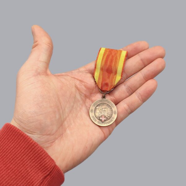 FINNISH 2ND CLASS RED-CROSSED MEDAL OF LIBERTY 1939