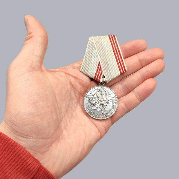 SOVIET RUSSIAN MEDAL 'VETERAN OF LABOUR'