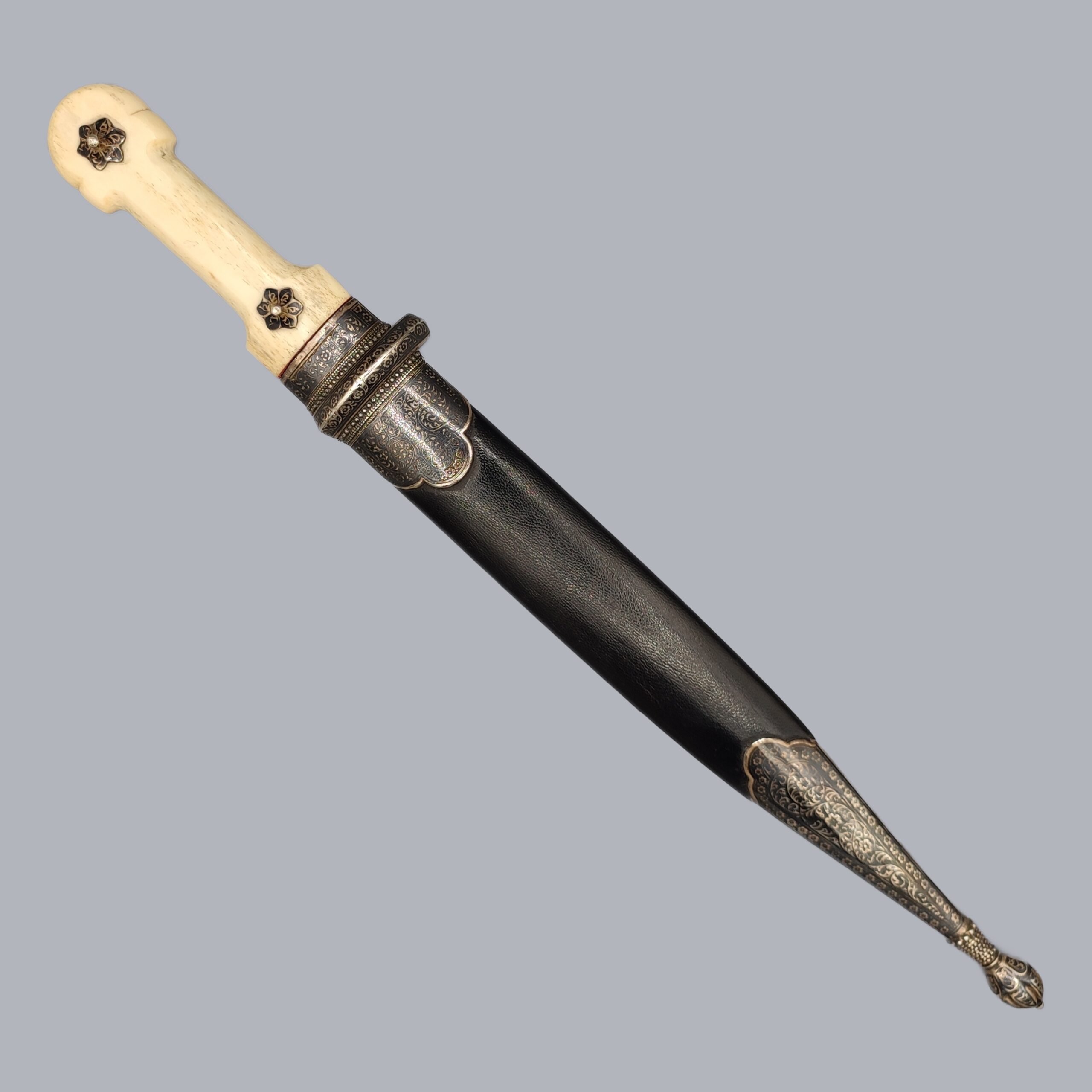 CAUCASIAN KINDJAL DAGGER WITH NIELLO SILVER MOUNTS