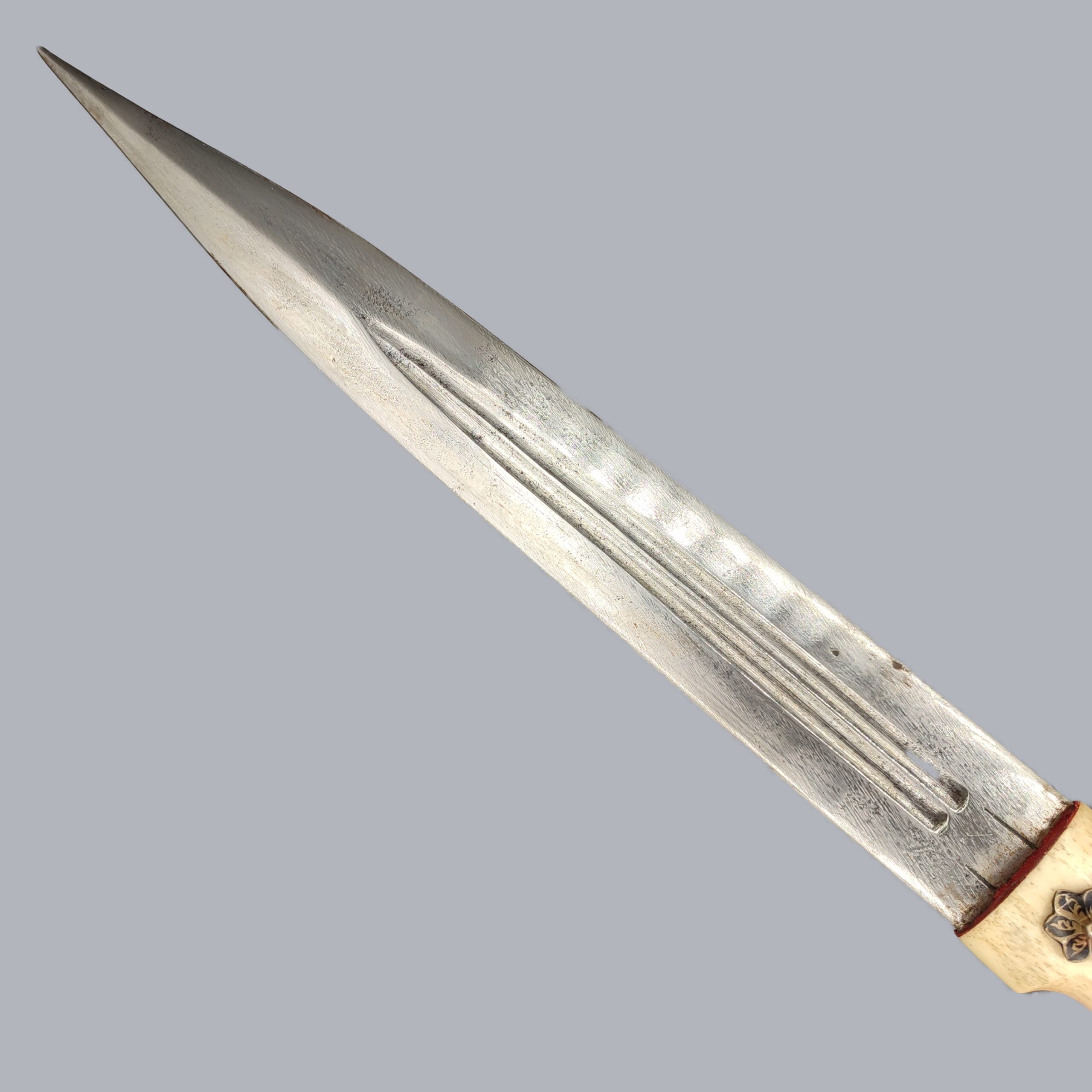 CAUCASIAN KINDJAL DAGGER WITH NIELLO SILVER MOUNTS