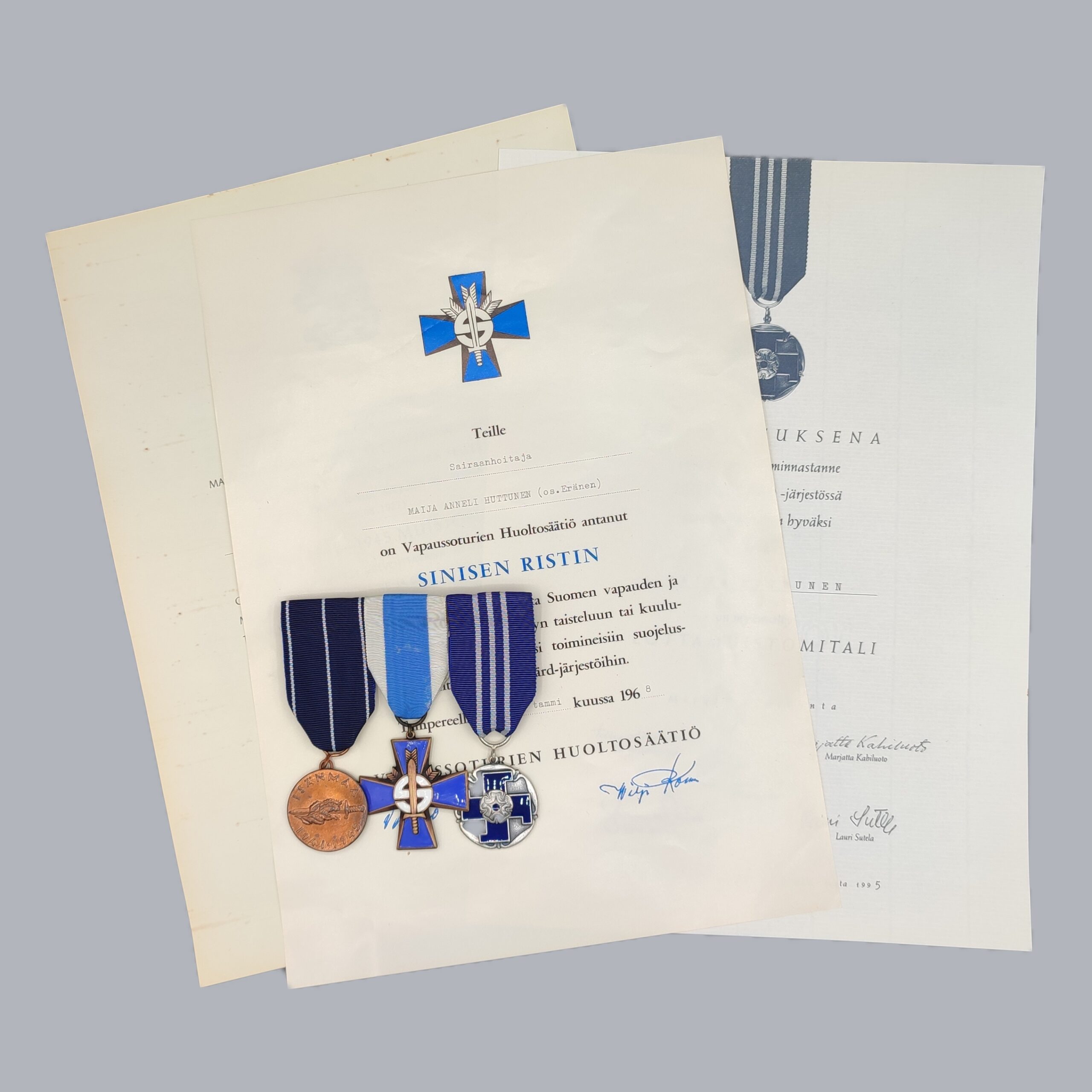 FINNISH WWII MEDAL BAR OF A LOTTA SVÄRD SISTER & CERTIFICATES