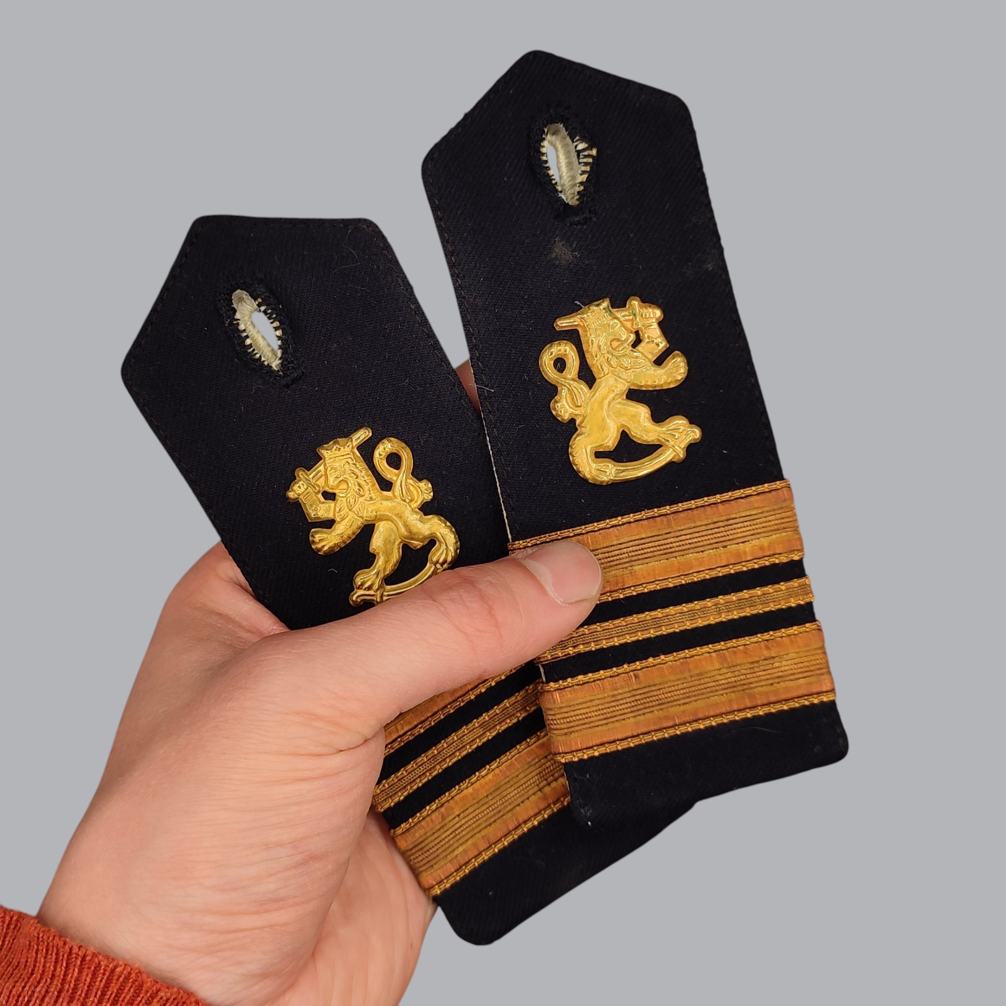 FINNISH M/1930 SHOULDER BOARDS OF A NAVY SENIOR LIEUTENANT