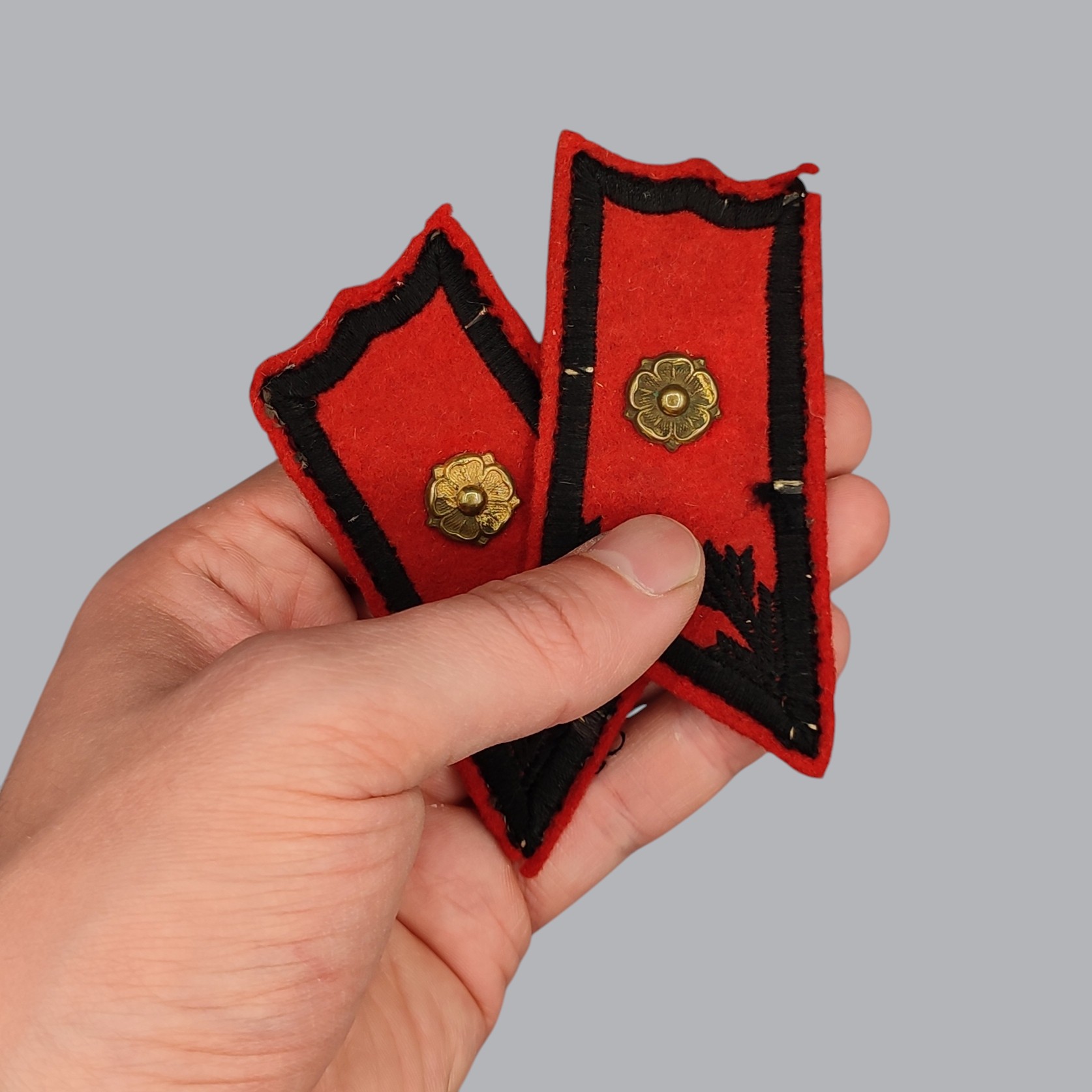 FINNISH M/1936 COLLAR TABS OF AND ARTILLERY SECOND LIEUTENANT