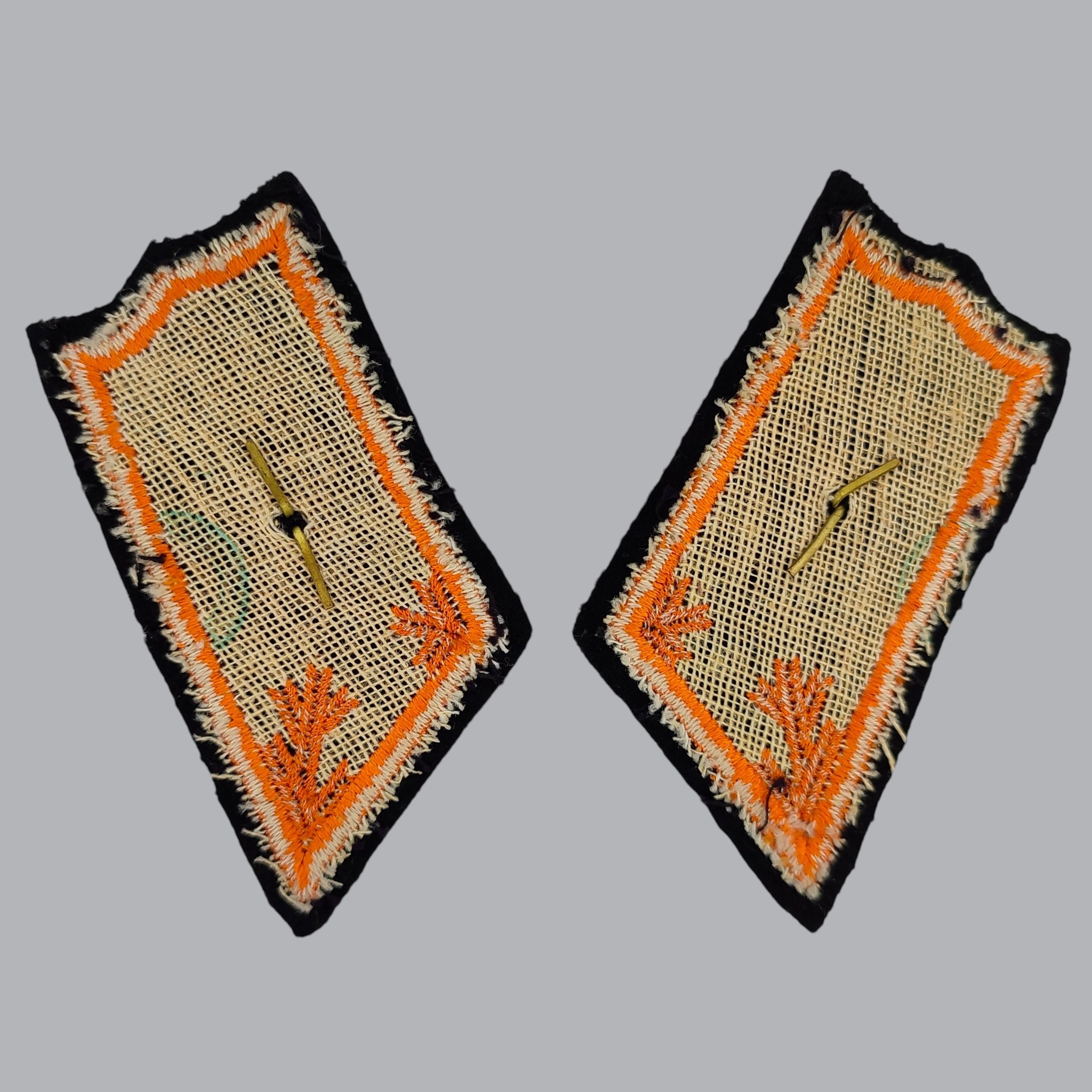 FINNISH M/1936 COLLAR TABS OF AN ARMOURED SECOND LIEUTENANT