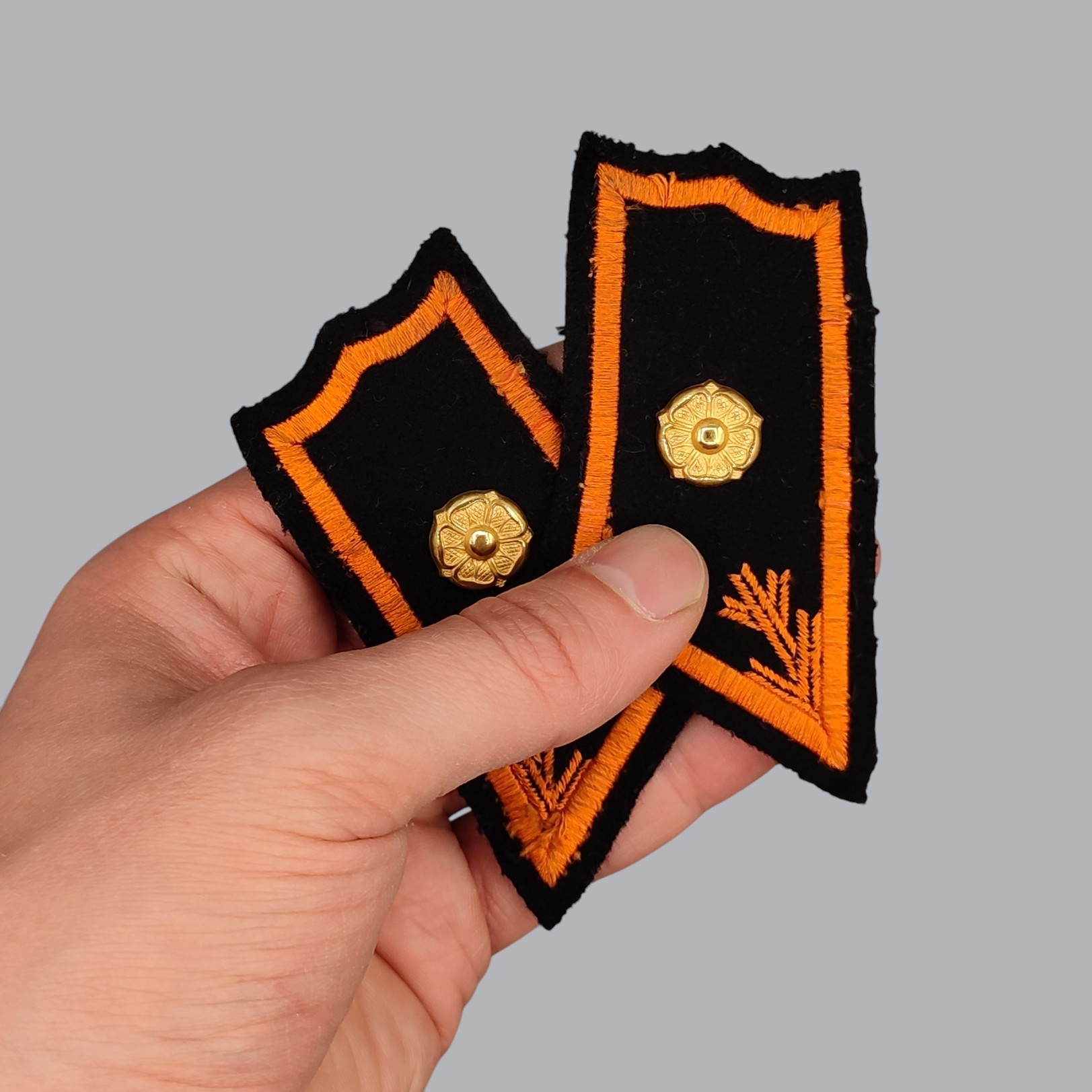 FINNISH M/1936 COLLAR TABS OF AN ARMOURED SECOND LIEUTENANT