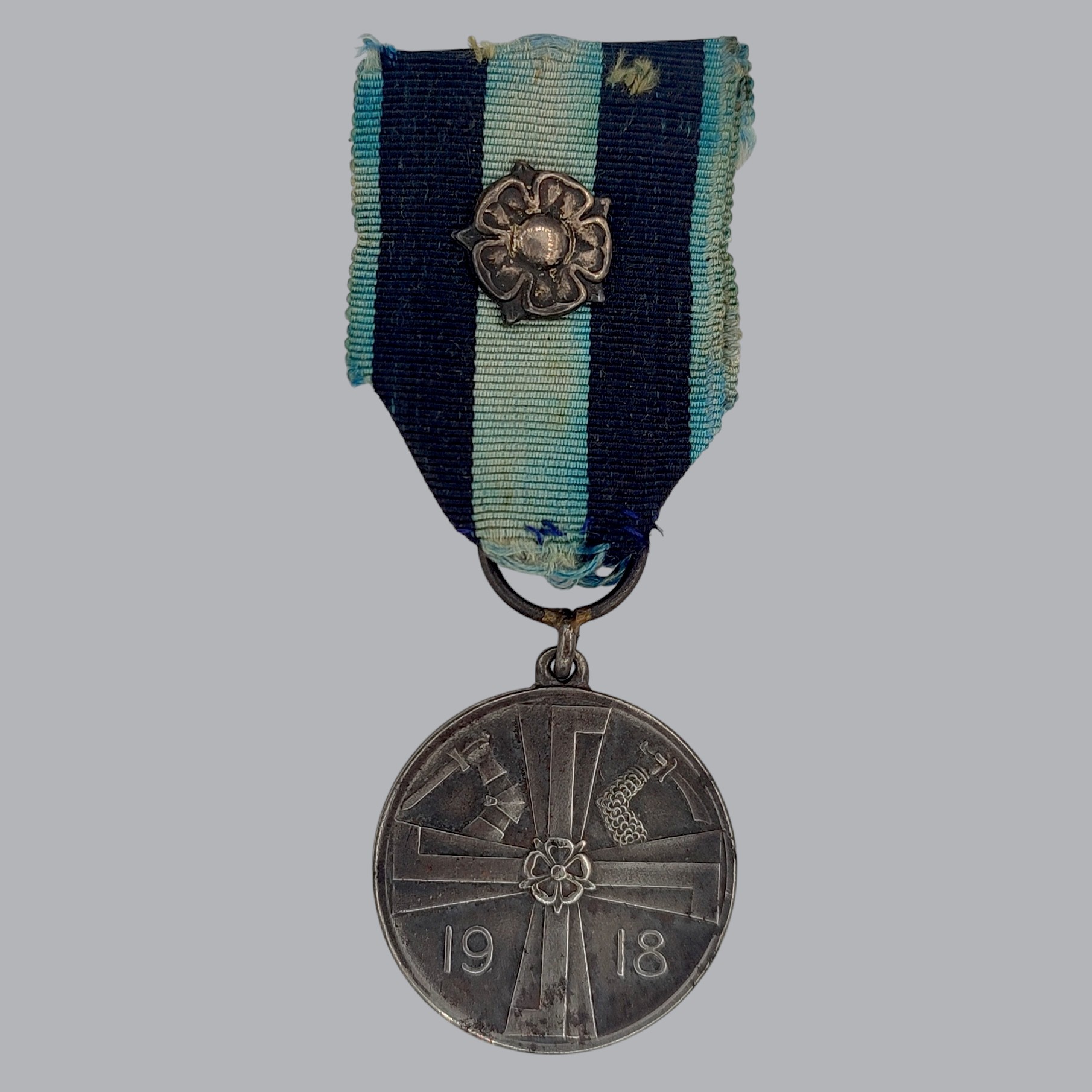 FINNISH WWI COMMEMORATIVE MEDAL OF THE LIBERATION WAR WITH ROSE