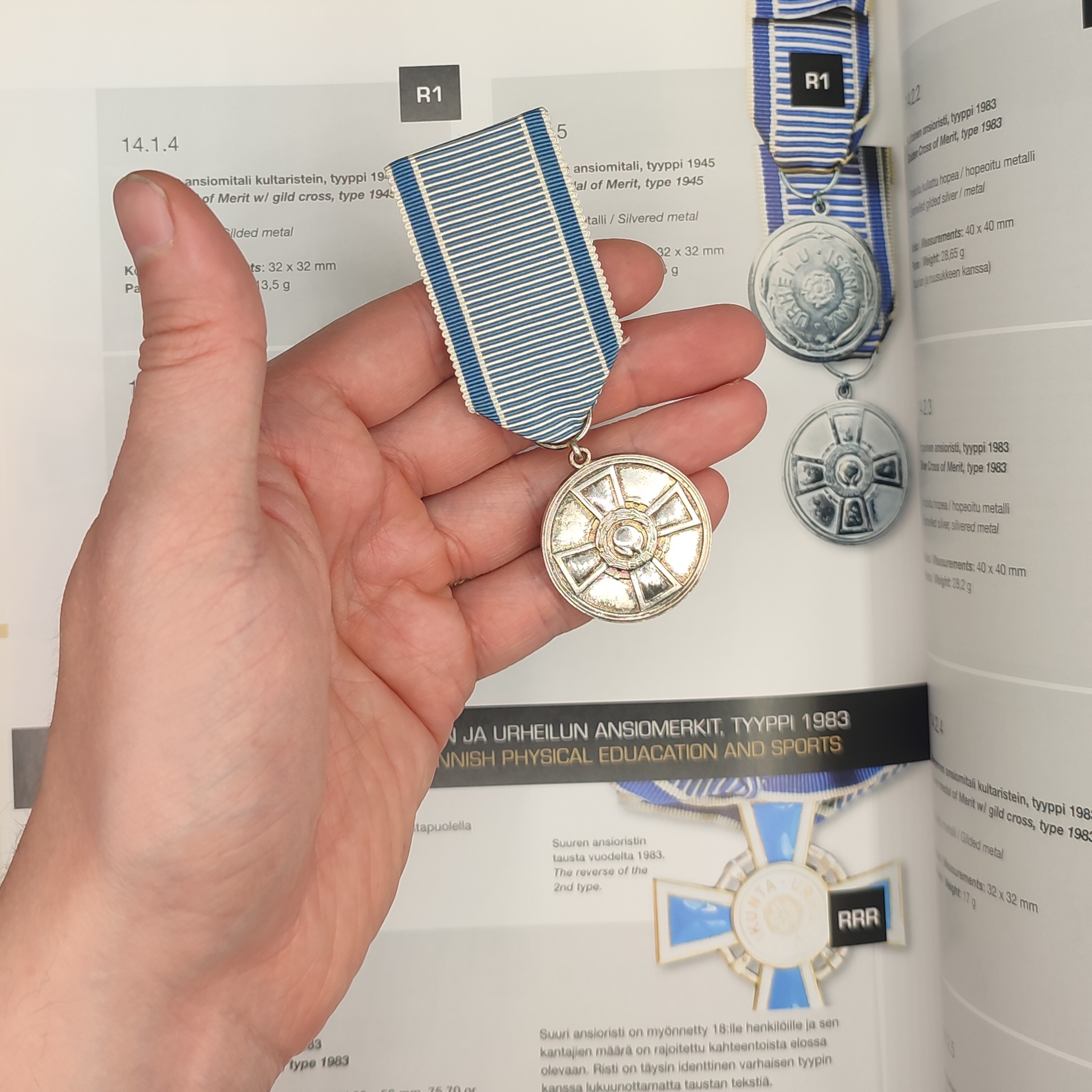 FINNISH POST-WAR SILVER MEDAL OF MERIT OF THE PHYSICAL EDUCATION AND SPORTS